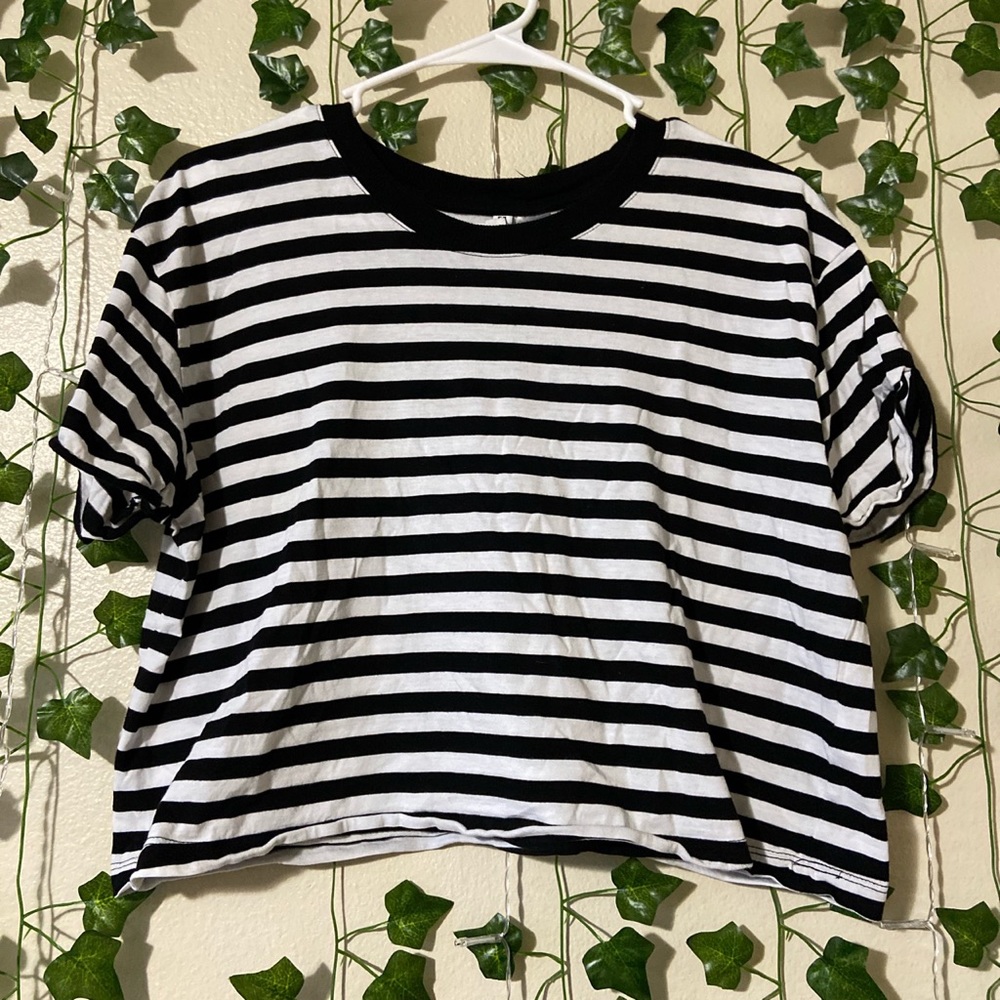 Black and White Striped Crop-Top